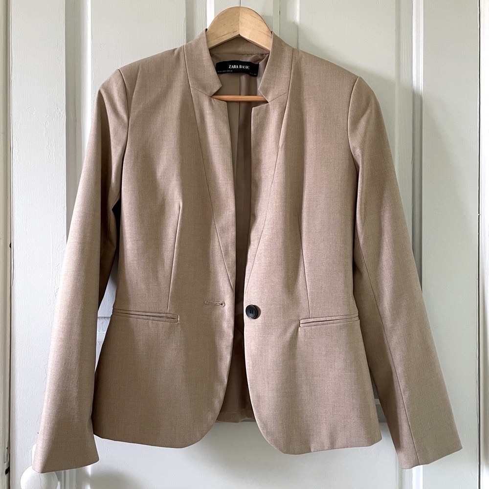 Inverted lapel blazer